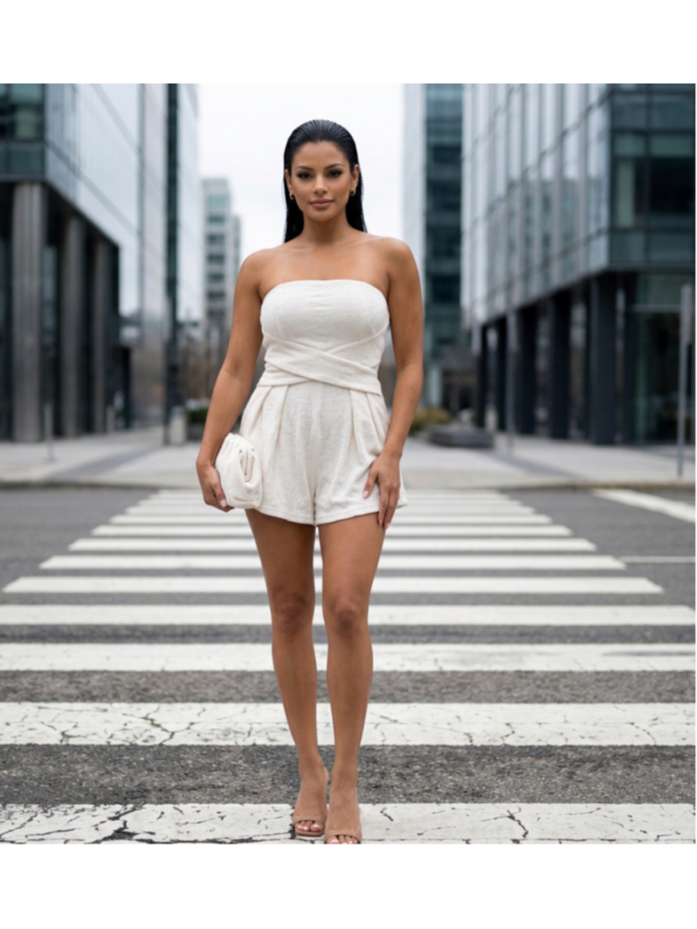 Designed in L.A. Style Rack White Strapless Romper M Lined Structured Bodice